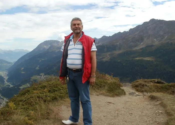 Pez Ault فندق 3*